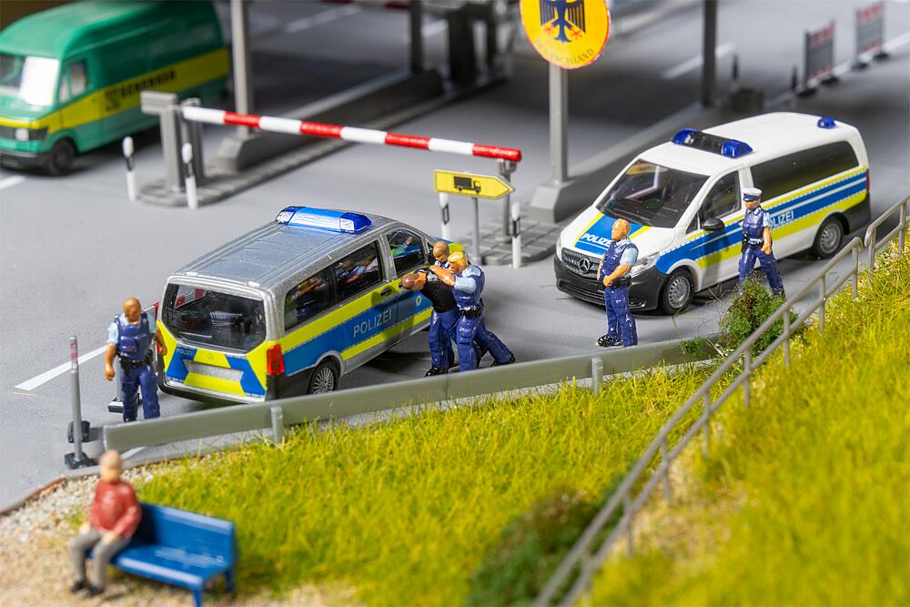 Faller 151716 - H0 - Polizisten (4 Stück)